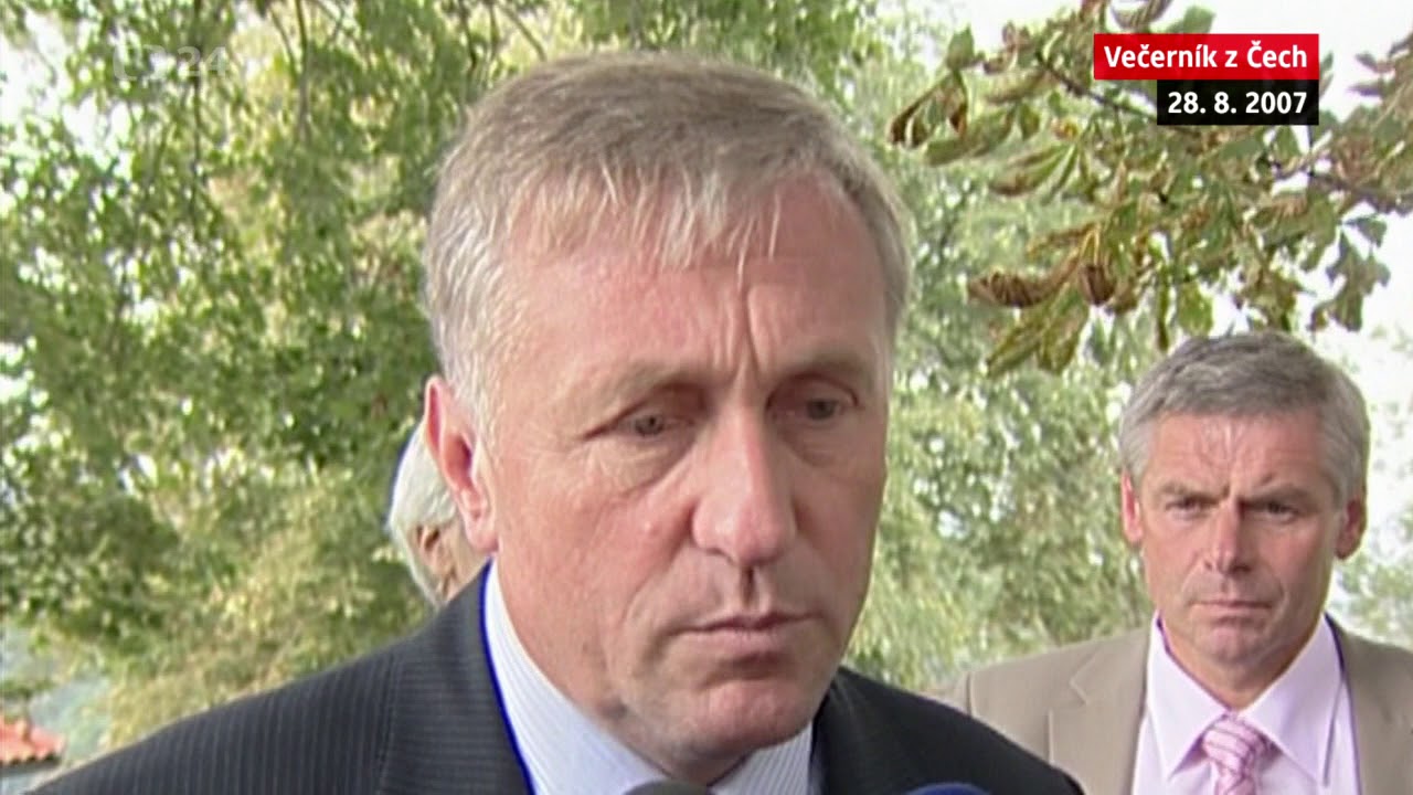 REPORTÉŘI ČT - Macháček David -  Přelet nad řepkovými lány