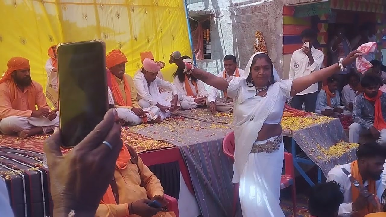 कुसलपुरा धाम🚩  में कांति माता जी❤ भाजन कार ते हू वे 🚩🚩रमता आवे गुरु वा हवा रे पवन मा 🚩🚩