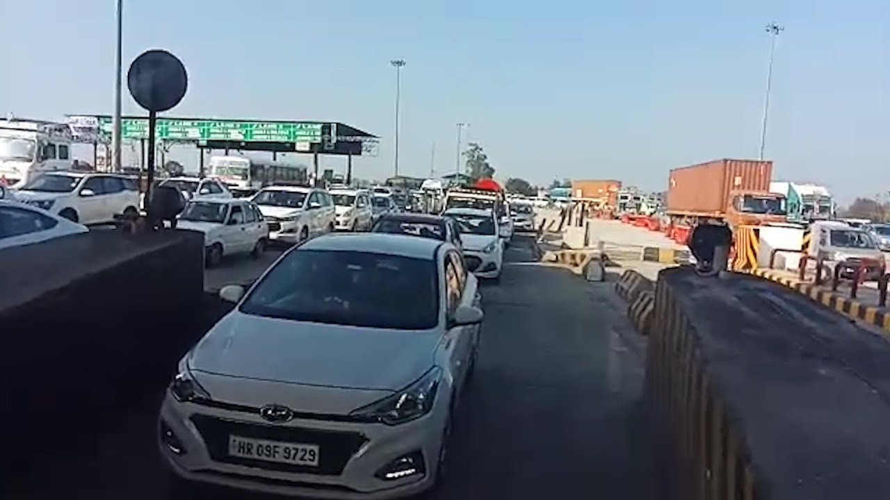 Ludhiana:FASTag scanning faces technical issues; long queues of vehicles seen at Ladhowal toll plaza