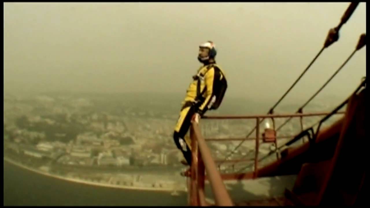 Mario Pardo jumping from Ponte 25 Abril - O 'Homem-Pássaro' saltou da Ponte 25 de Abril - HD