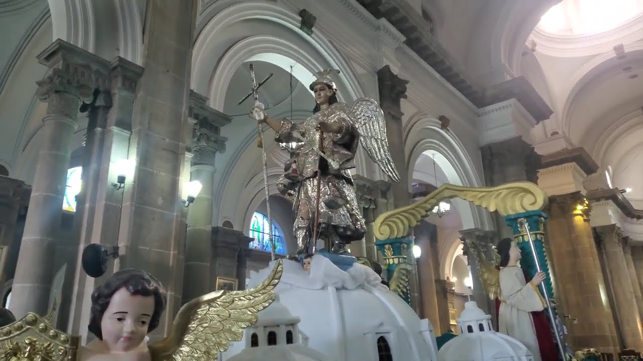 Salida de San Miguel Arcángel de Catedral Metropolitana de los Altos - Bodas de Diamante 