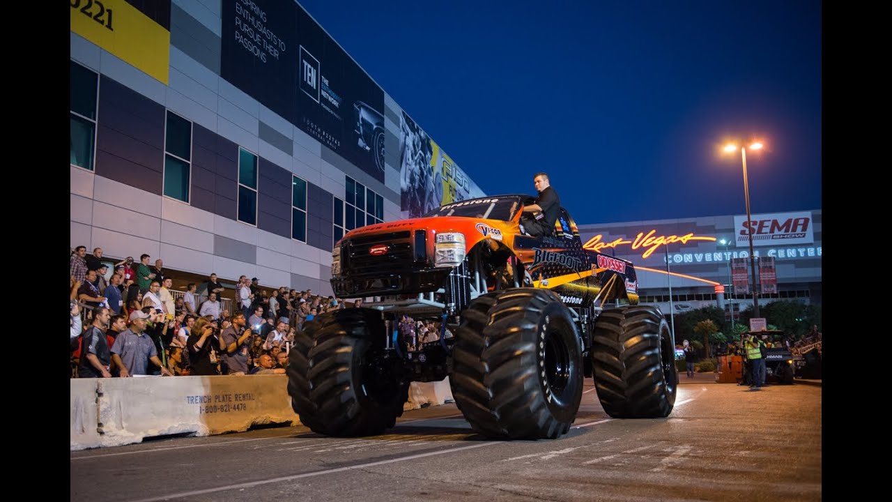 2 Hours of The 2014 SEMA Parade