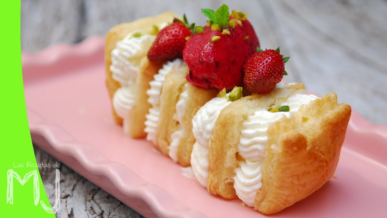 Milhojas de hojaldre 100% casero con sorbete de cereza y nata