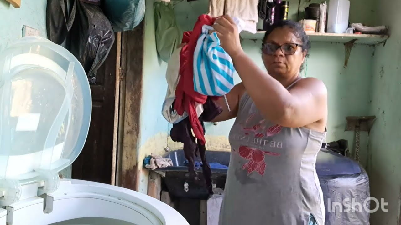 fazendo  dois serviços  ao mesmo  tempo