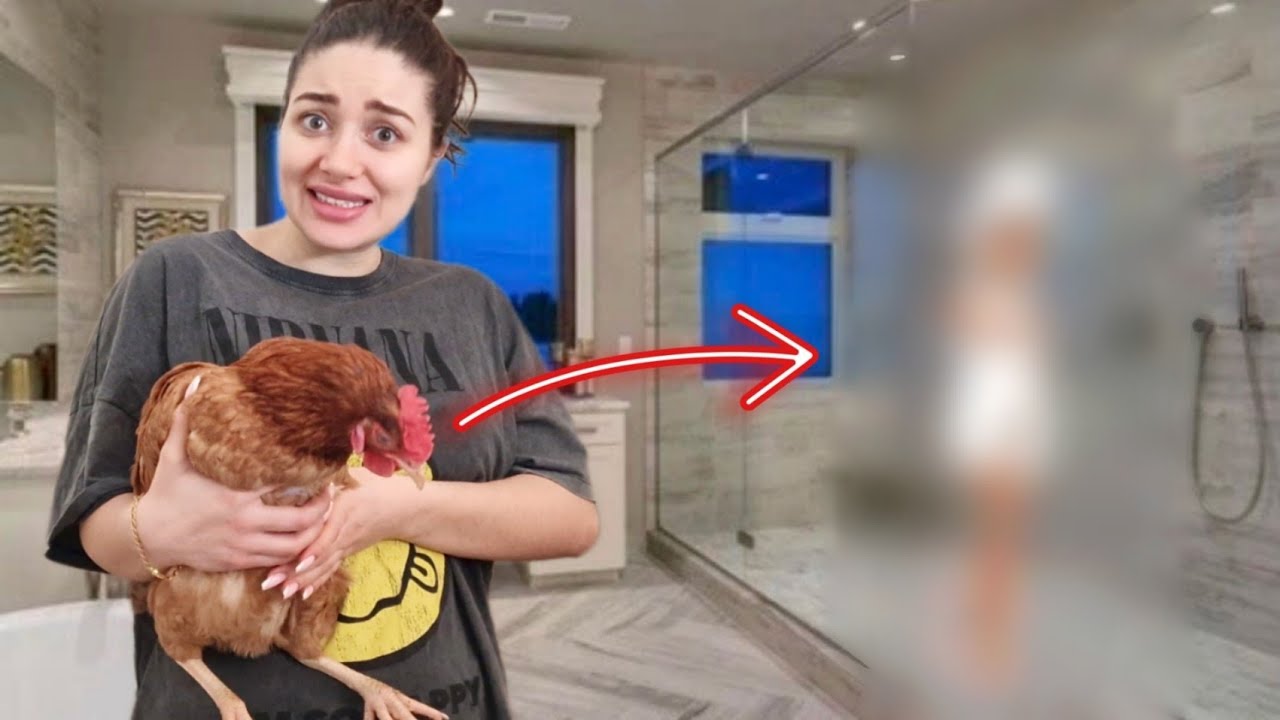 JE PRANK MA SŒUR EN METTANT UNE POULE DANS LA DOUCHE (SA RÉACTION..)