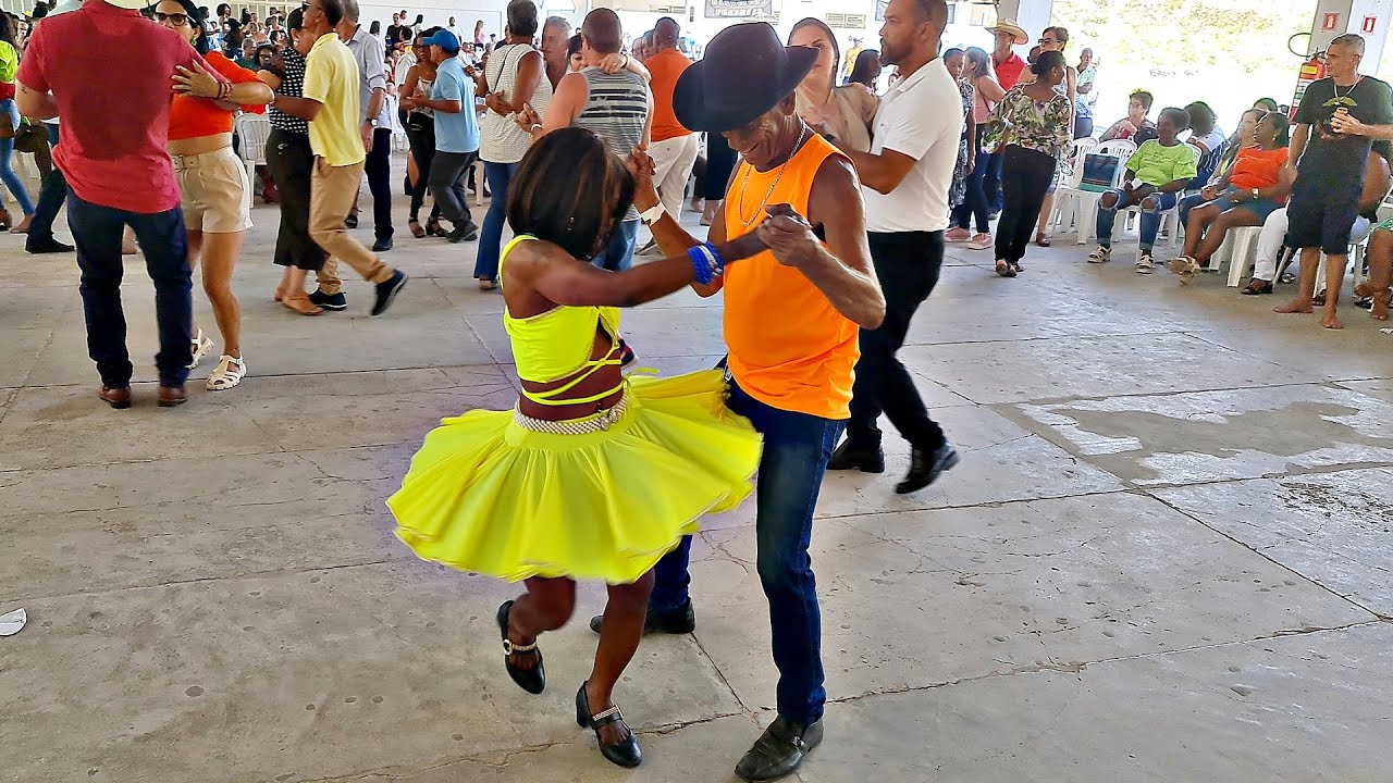 EITA FORRÓ LASCADO - DANÇANDO FORRÓ NO BAILÃO DA TERCEIRA IDADE (VANERÃO)