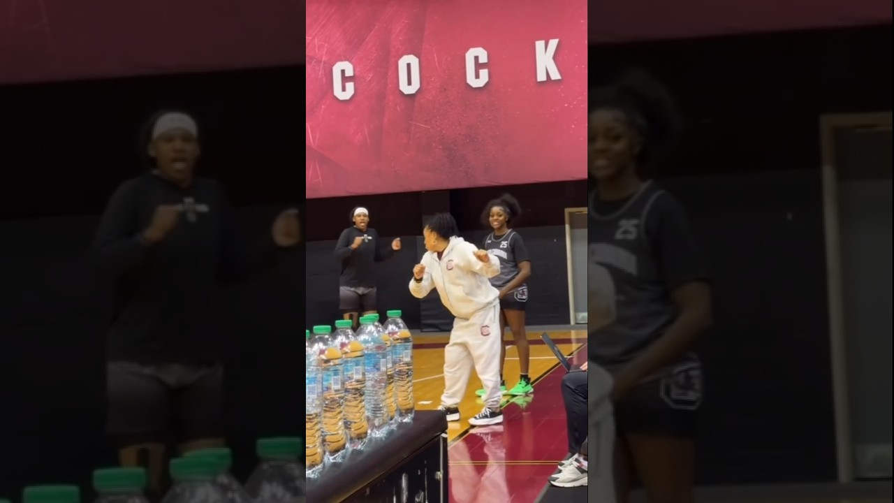👀 Coach Dawn Staley VIBING With Her Team In Warmups 🤩❤️