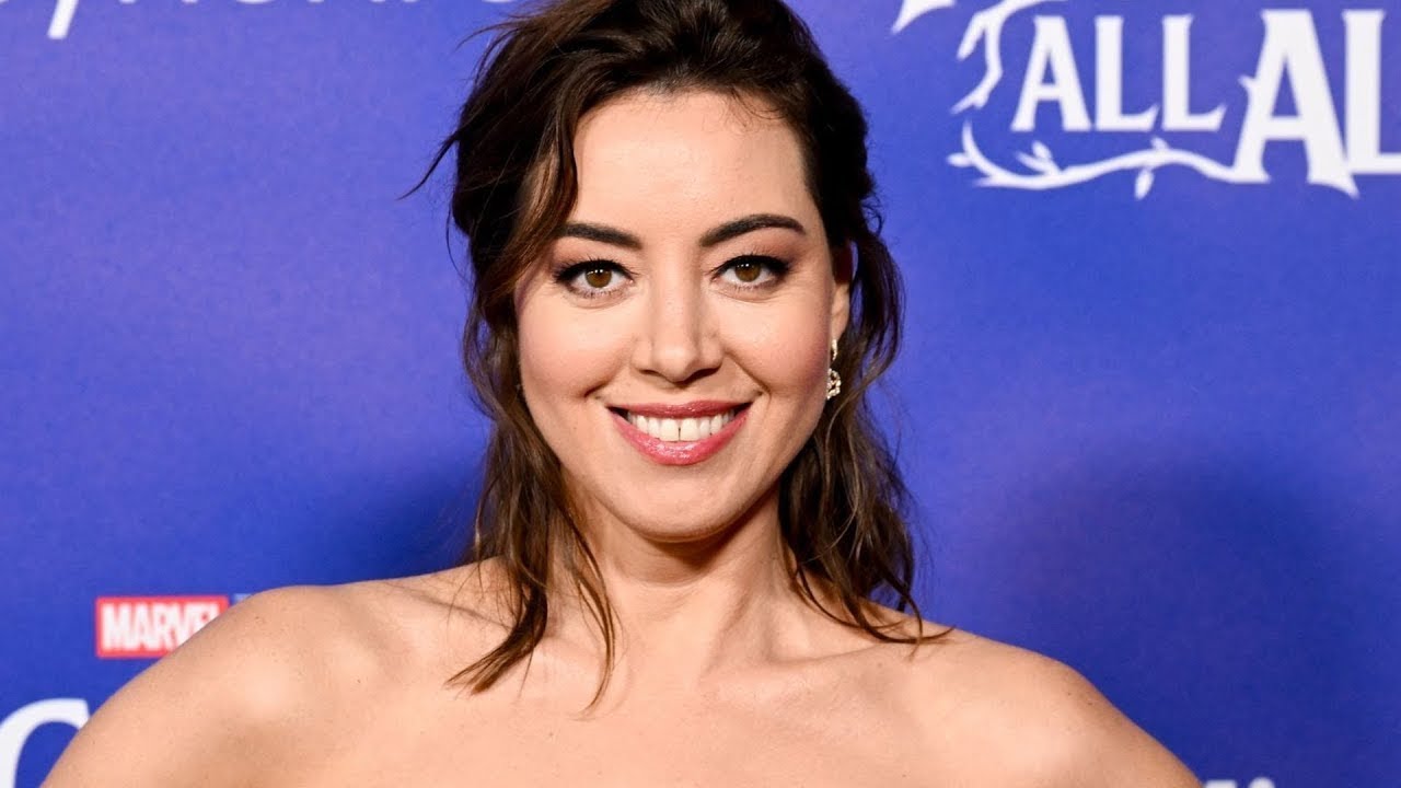Aubrey Plaza Flaunts Swimsuit-Clad Figure During Iceland Getaway!