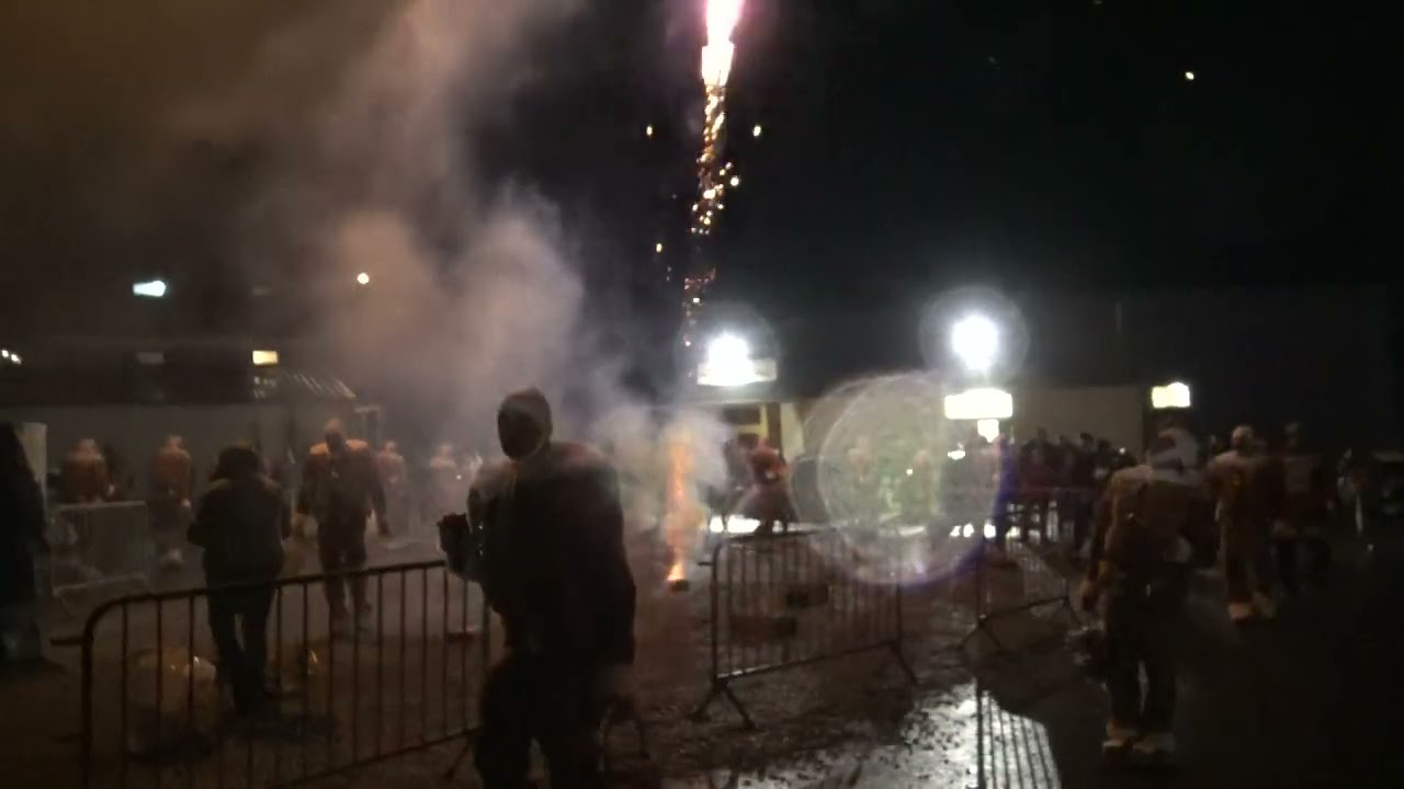 Carnaval et Grand feu de Silenrieux 2022 18 Rondeau et feu d'artifice