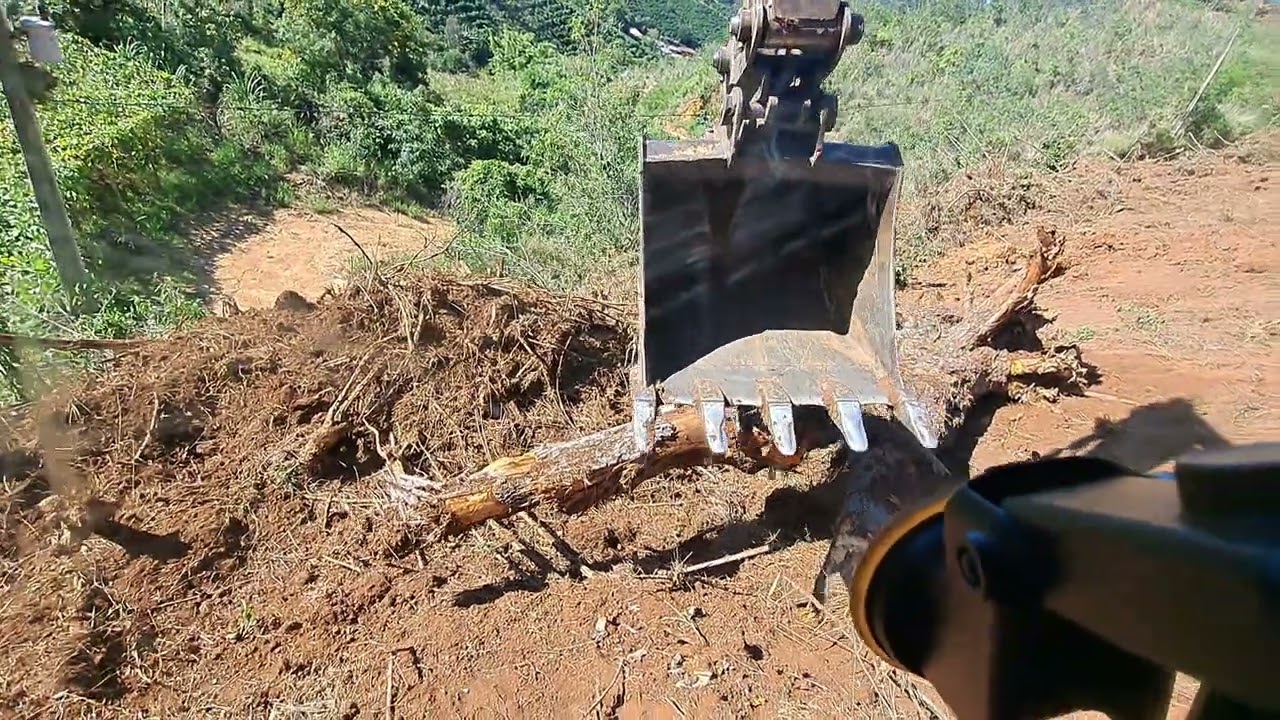 Quase derrubei o poste da CMIG com a escavadeira volvo 😱