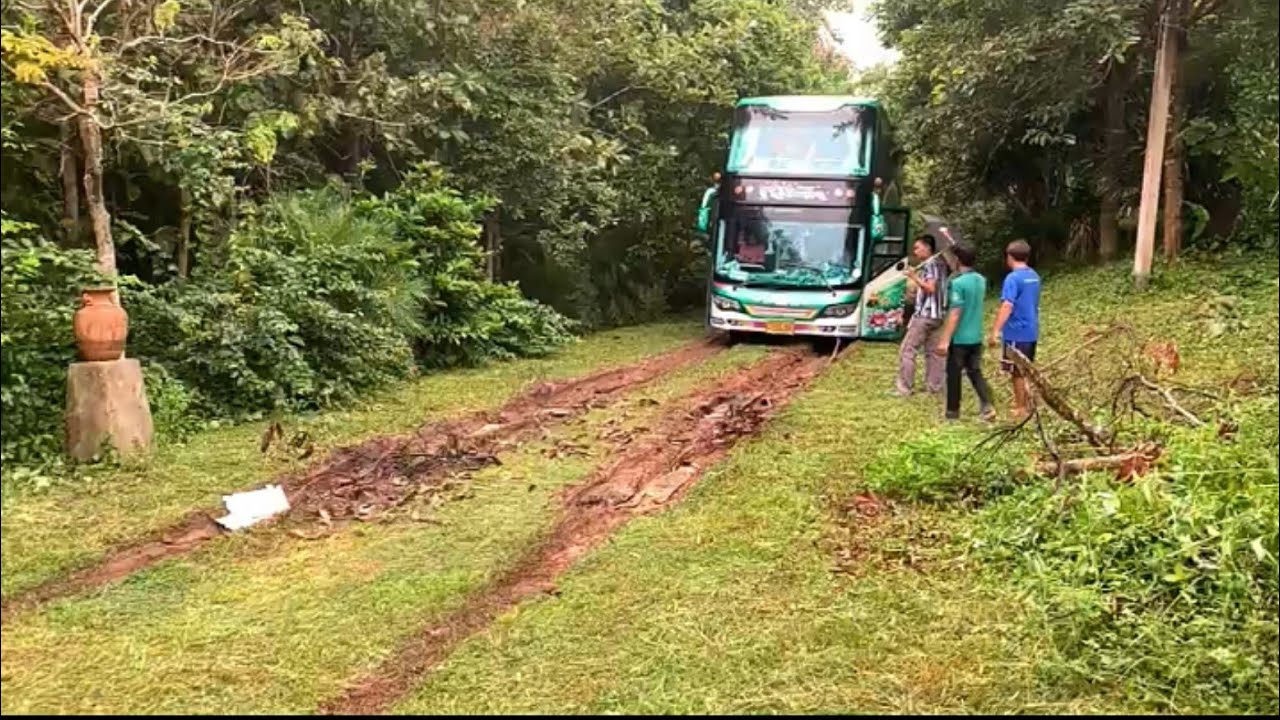 ใช้เวลาเป็นหลายชั่วโมงกับบัส2ชั้น ทั้งติดหล่ม ทั้งฝนตก หนักเอาเรื่องงานนี้?