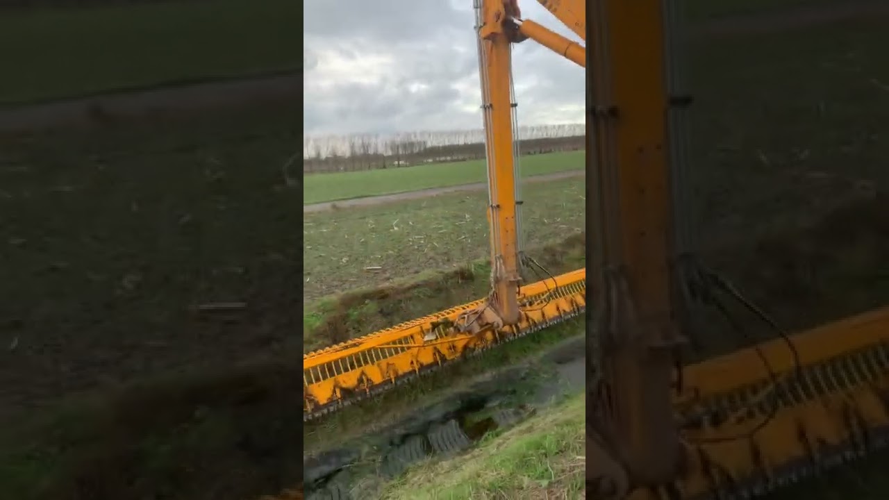 John Deere 6135R maaikorven Herder Grenadier