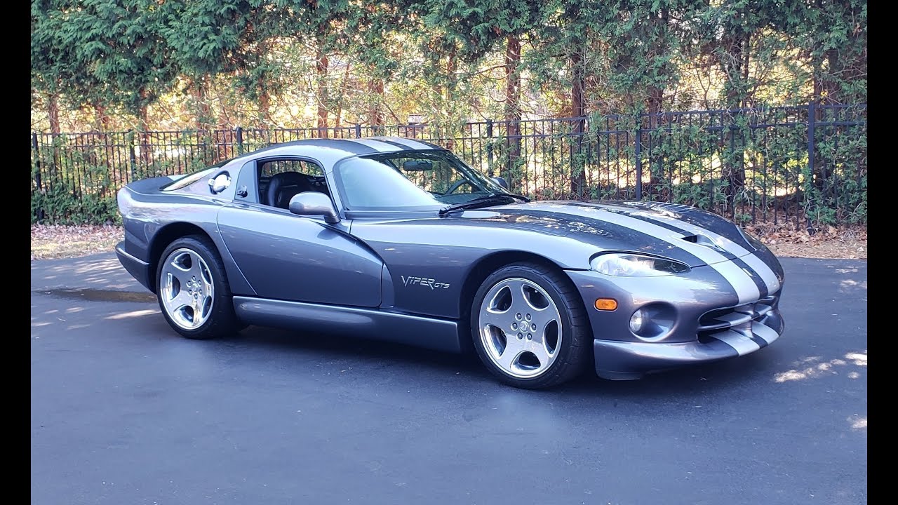 2000 Dodge Viper GTS Coupe.