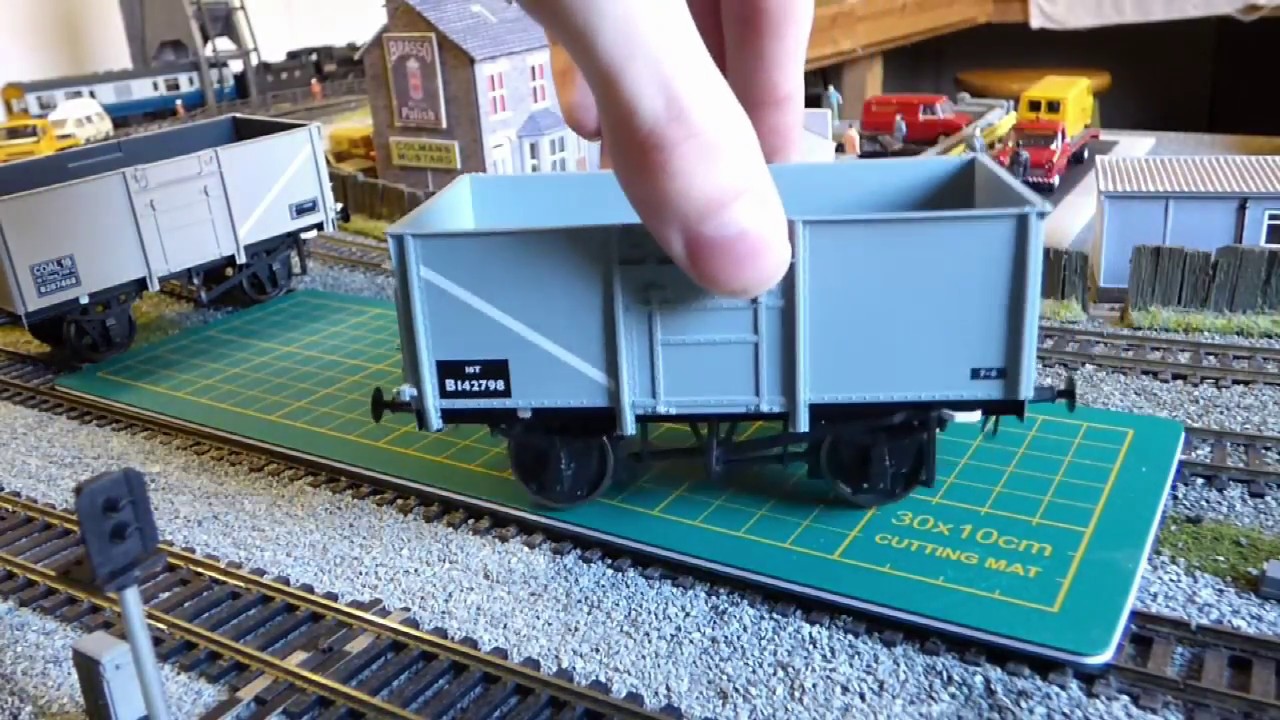 Dapol 16 Ton Mineral Wagon (O GAUGE) Review and Running