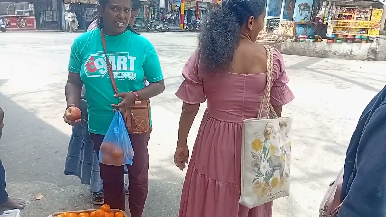 ඇල්පිටියේ ලාභෙට පළතිරු බෙදන අළු ත් වෙළෙන්දා