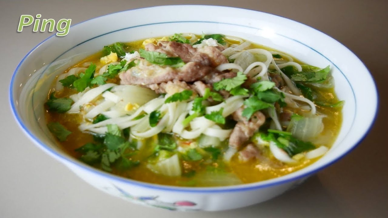 Nudelsuppe mit Rindfleischscheiben und Eiern einfach und lecker beim Asiaten kochen