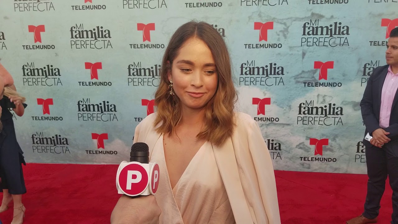 Mi Familia Perfecta red carpet | Paulina Matos