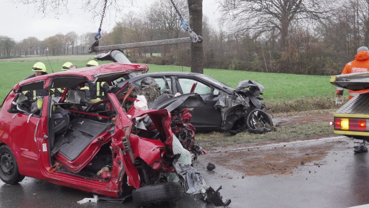ZWEI JUNGE MÄNNER STERBEN BEI SCHWEREM VERKEHRSUNFALL AUF B436 BEI FRIEDEBURG