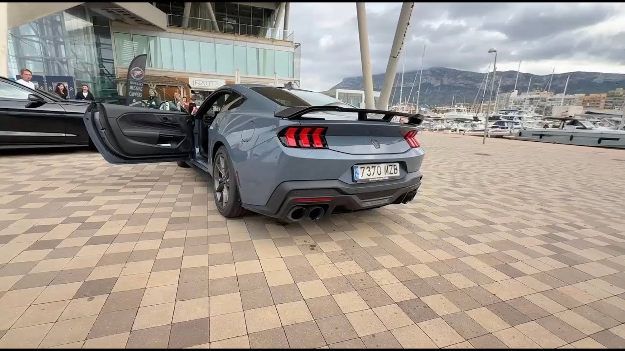 Encuentro de coches americanos en Denia, España - Camioneta C10