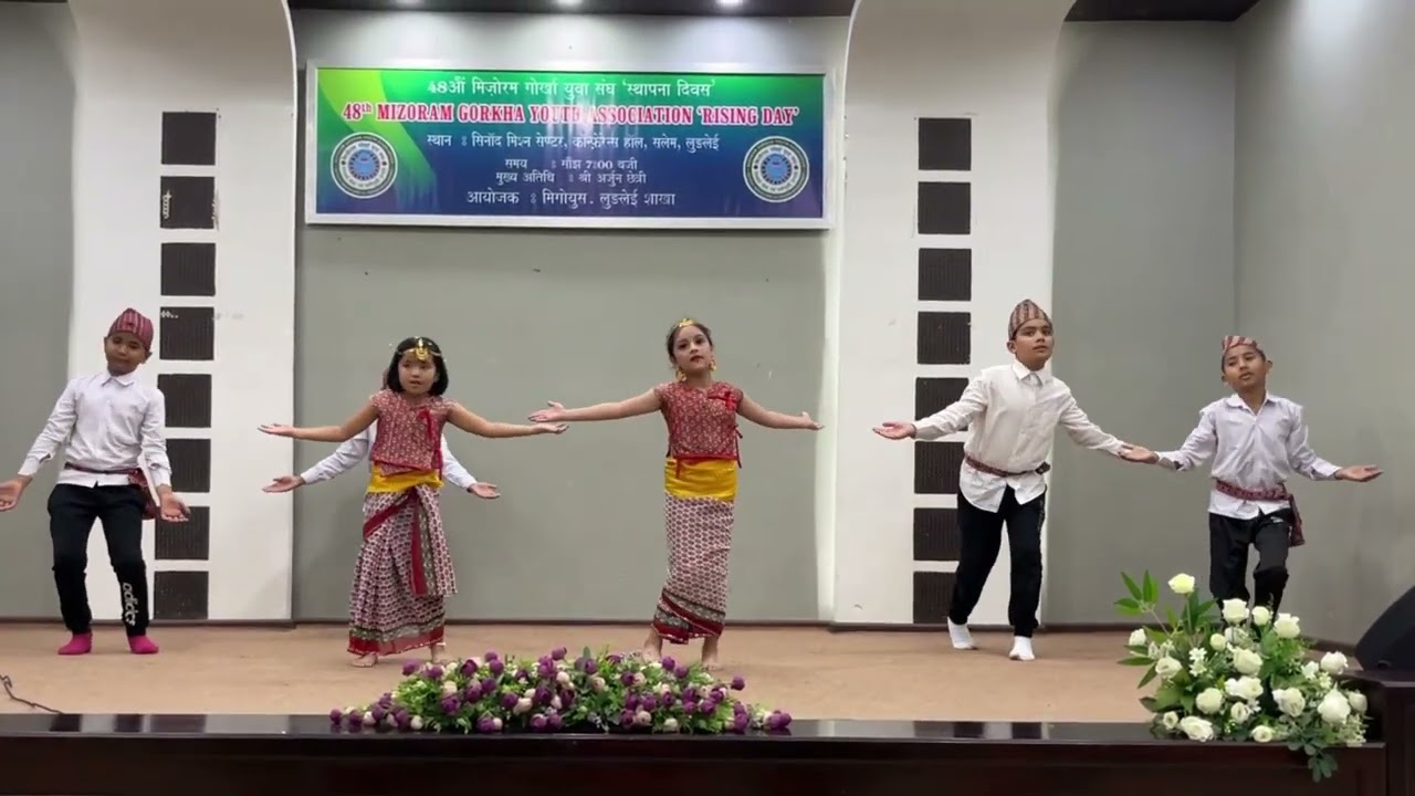 Aakashaka jun tara chuna man lagyo. Dance Performance by small kids.