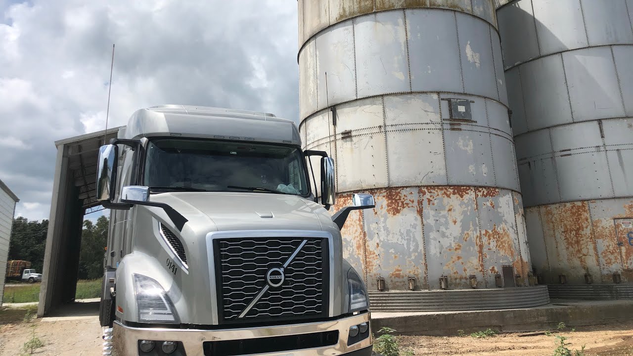 Oakley Hopper Trucking: Demo of me unloading meat and bone meal!