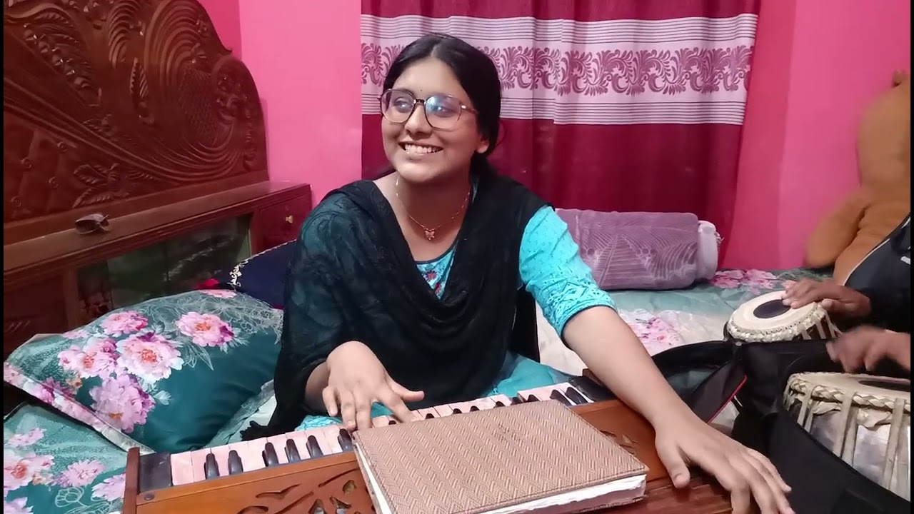 খাঁচার ভিতর অচিন পাখি কেমনে আসে যায় | Praci Moni