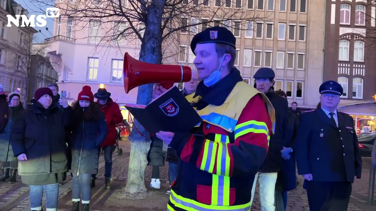Einsatzkräfte zeigen Solidarität mit der Ukraine