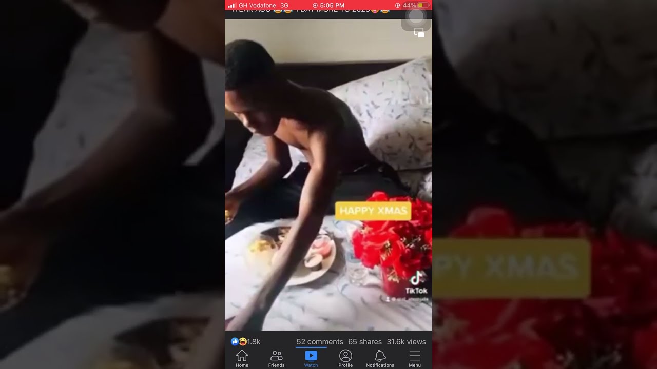 Atemuda De Fante King kong Sing Jingle bells whiles  eating  Banku  for Christmas 😂😂😂😂😂  Funny
