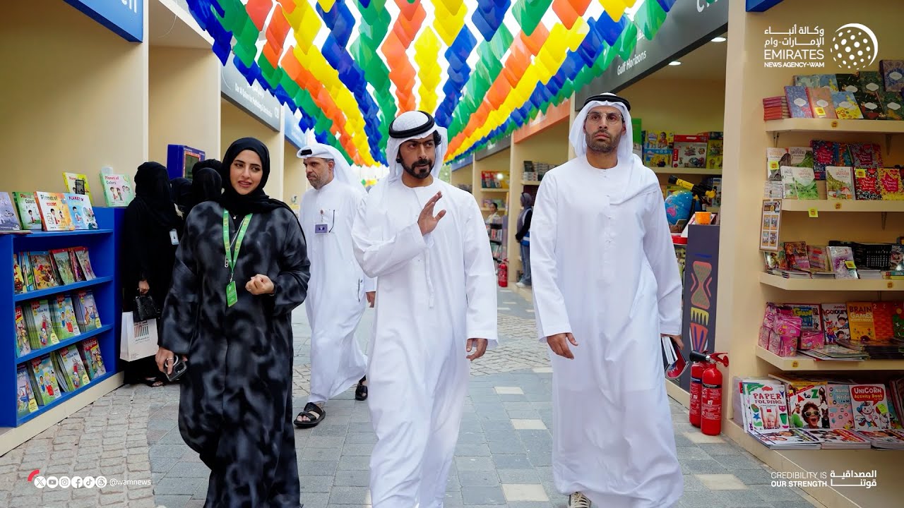 خليفة بن طحنون بن محمد يزور مهرجان العين للكتاب 2024