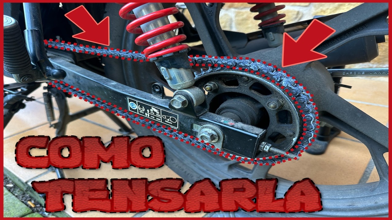 Como TENSAR LA CADENA DE TU MOTO de forma correcta.                   #125cc#honda125#cadenamoto