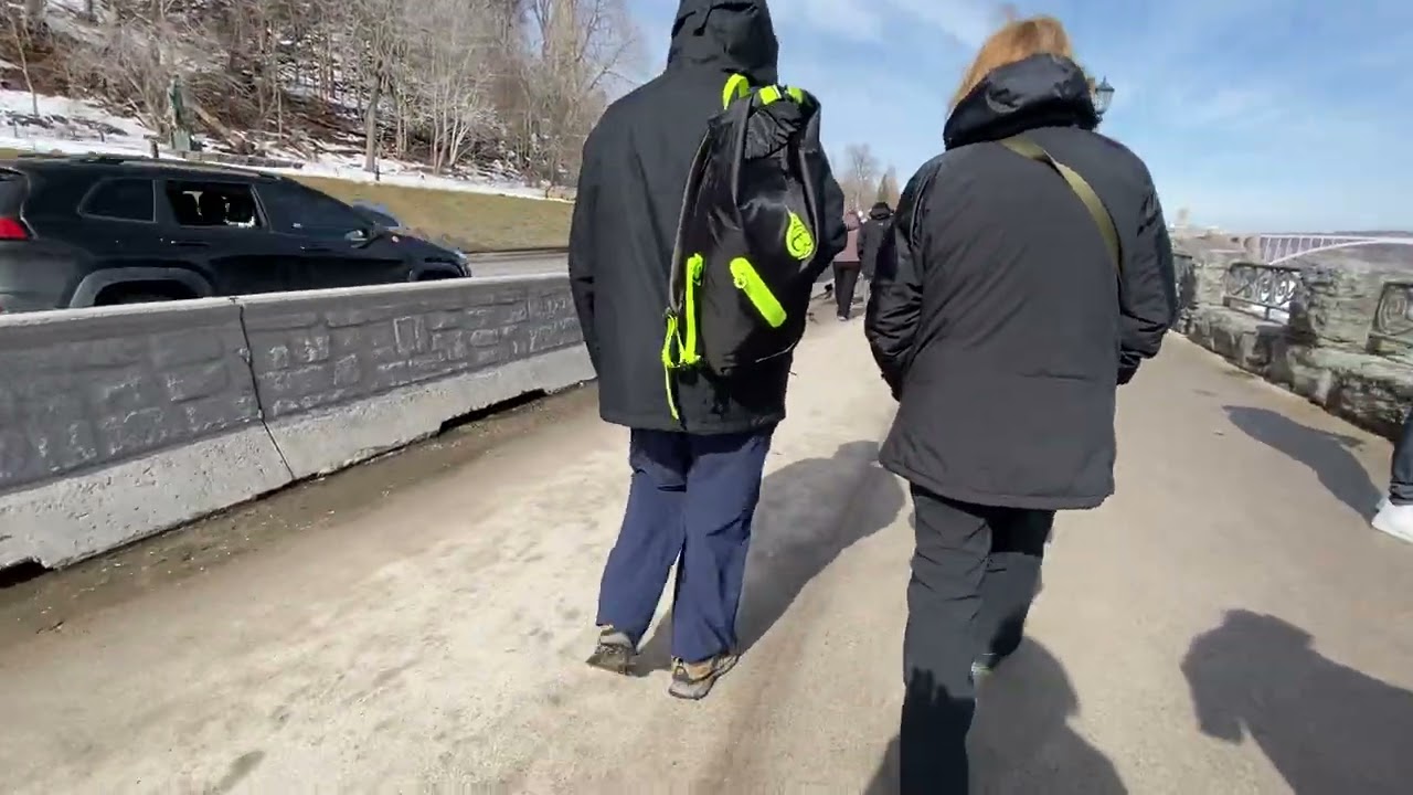 A walk along Niagara Falls Part One 