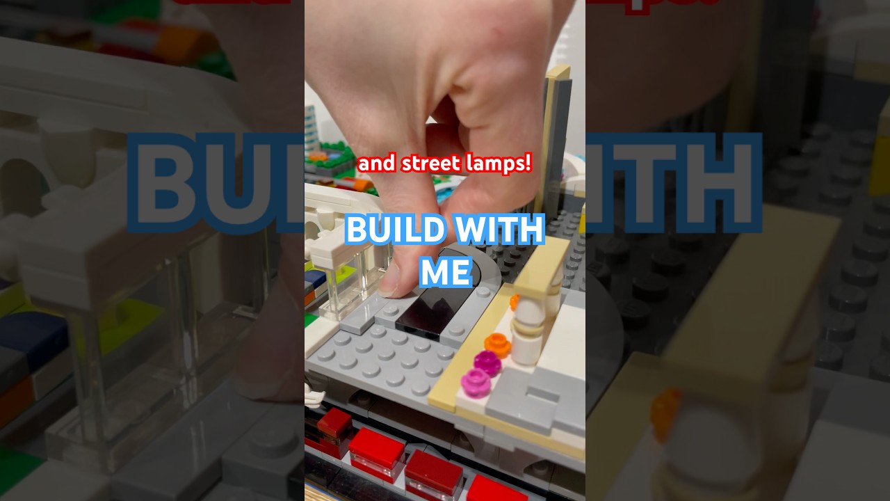 New curved road alert in the mini city! Plus street lamps to make it cosey😍 #lego #minicity #shorts