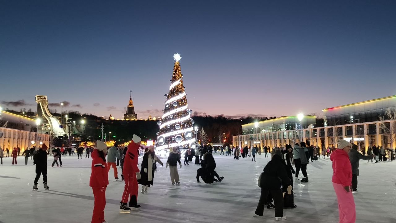 Ваша итальянская недофигуристка на катке  на Фабрике Подарок и в Лужниках ❄️