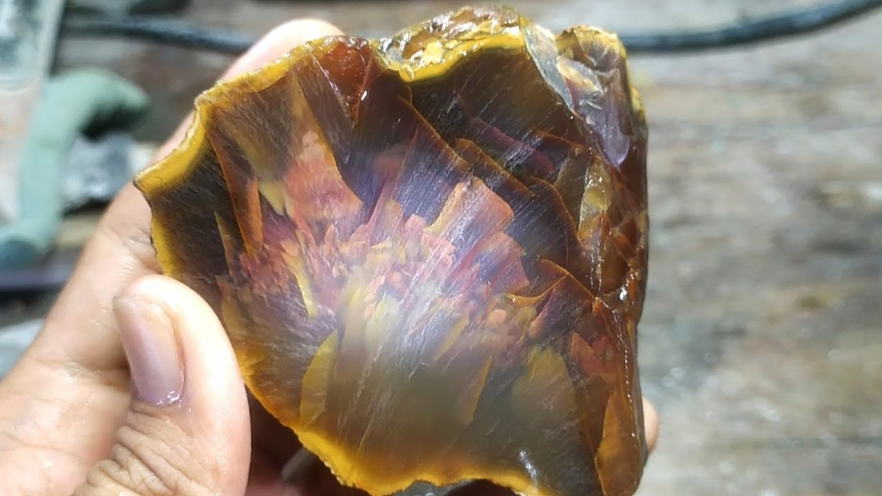 DAPAT BAHAN BATU AKIK PANDAN SISIK ARWANA, LANGSUNG KITA GOSOK