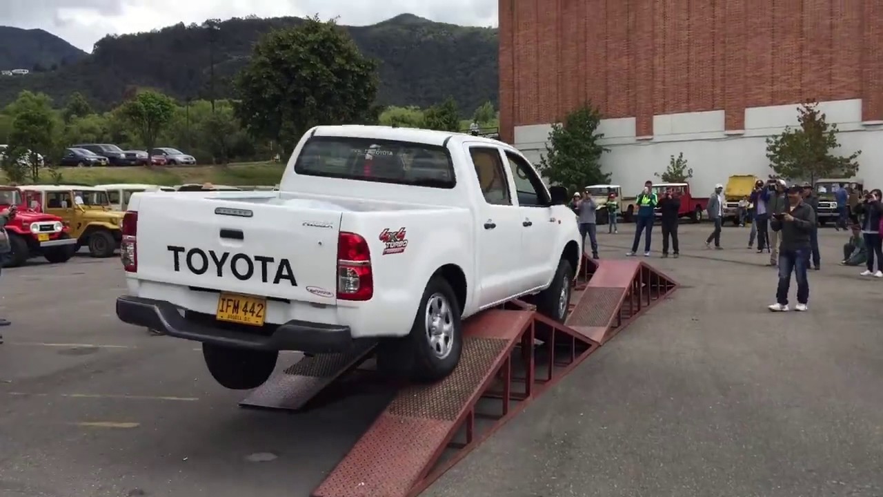 Teste de estabilidade da Toyota Hillux