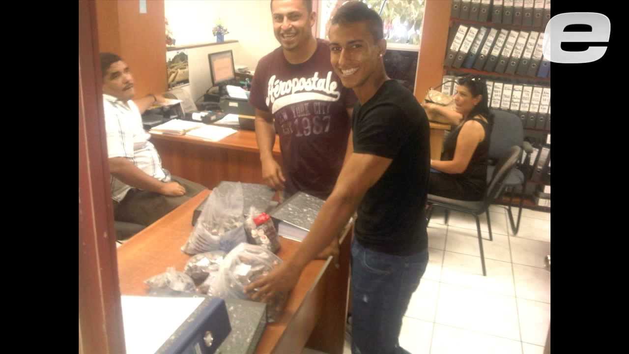 Rudy Valencia paga multa de $1, 200 en monedas