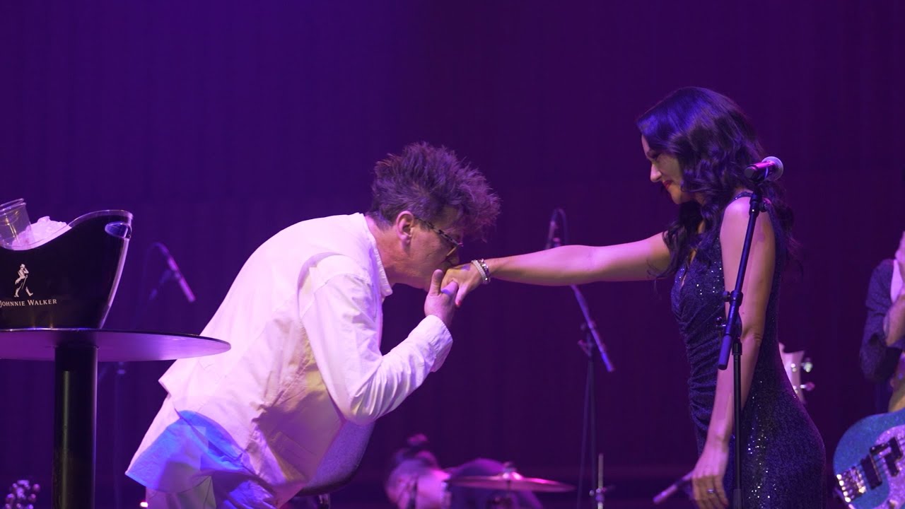 Crvena jabuka feat. Marija Vidović - Miss Sarajevo (Live@Lisinski)