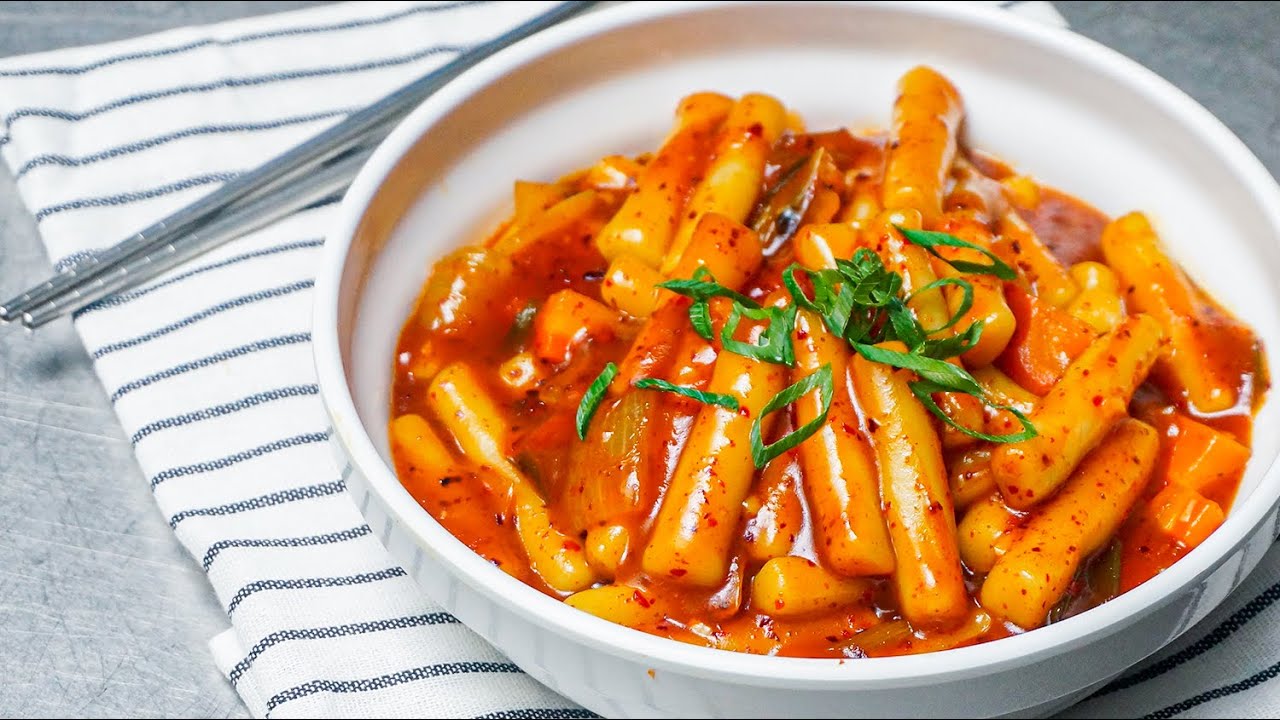 Tteokbokki - Korean Spicy Rice Cake | Homemade Korean Recipe