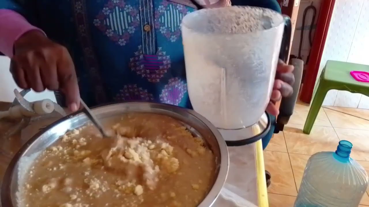 بسبوسة السميد والعيش الجاف 
