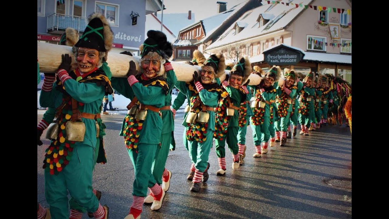 Wilde Dengele, Heuhopper, Hexen & Co. jagen durch Lenzkirch-150 Jahre Fasnet Umzug 2019