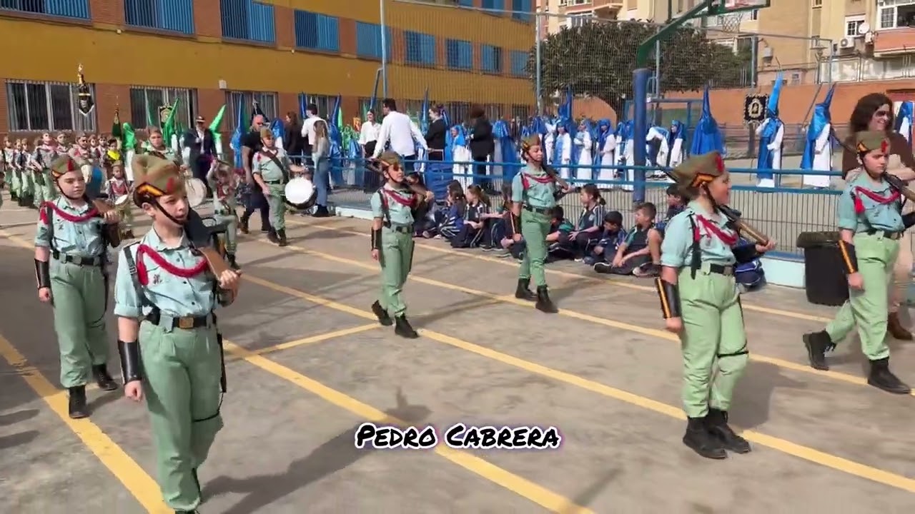 La Legión (Divino Pastor) comienza su desfile procesional en el interior de su colegio. Málaga 2024