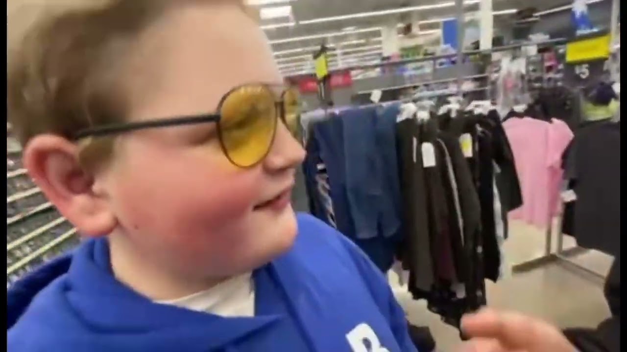 @rxilxziiontwitch Walmart funny stuff