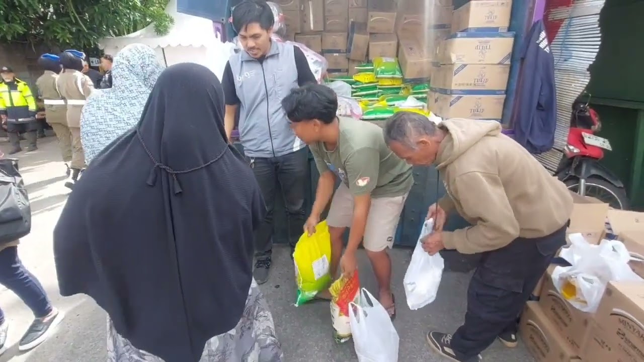 PERUM BULOG BANDUNG PASTIKAN STOK KOMODITI BAHAN POKOK DALAM KEADAAN AMAN, TIDAK ADA KENAIKAN HARGA