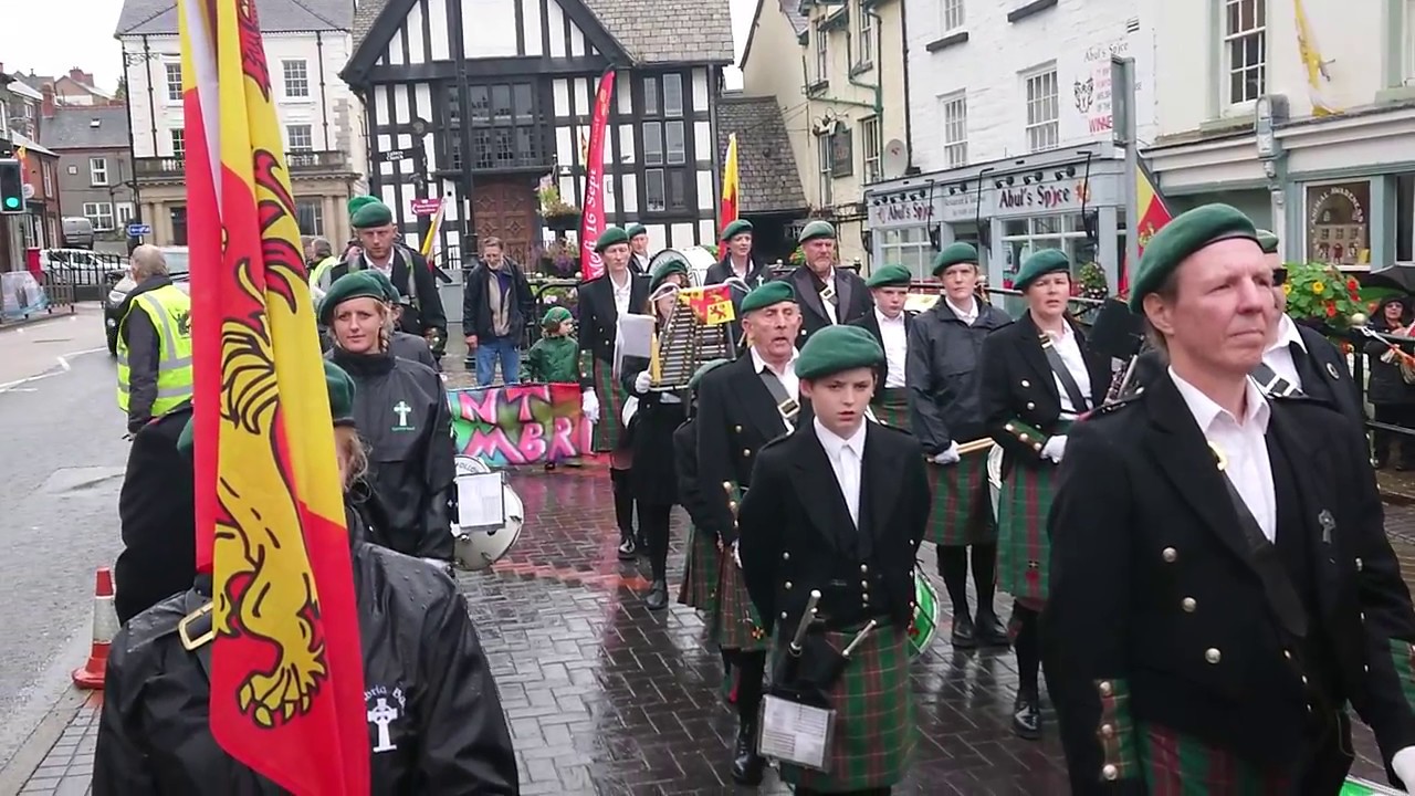 Welsh National Anthem at Owain Glyndwr Day Parade in Corwen