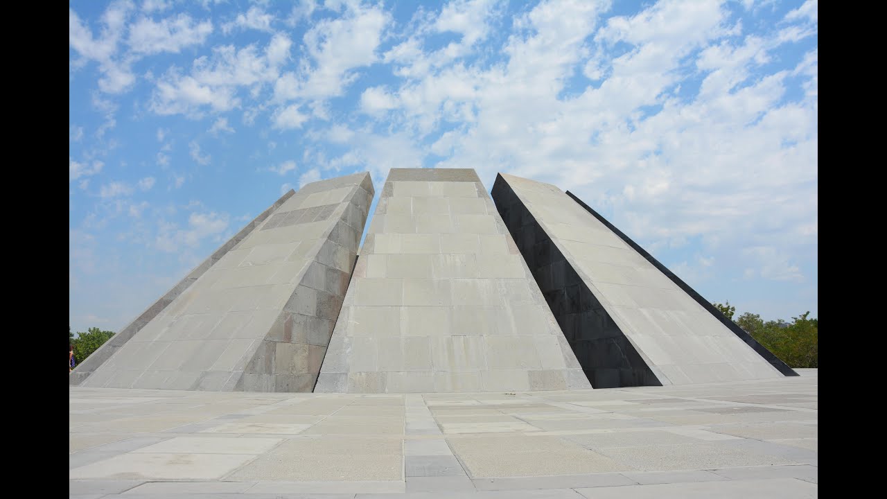 Tsitsernakaberd Mémorial aux Victimes du Génocide Arménien