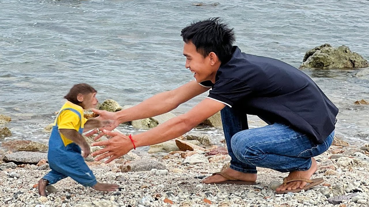Cutis & Dad's exciting first beach trip! Full version