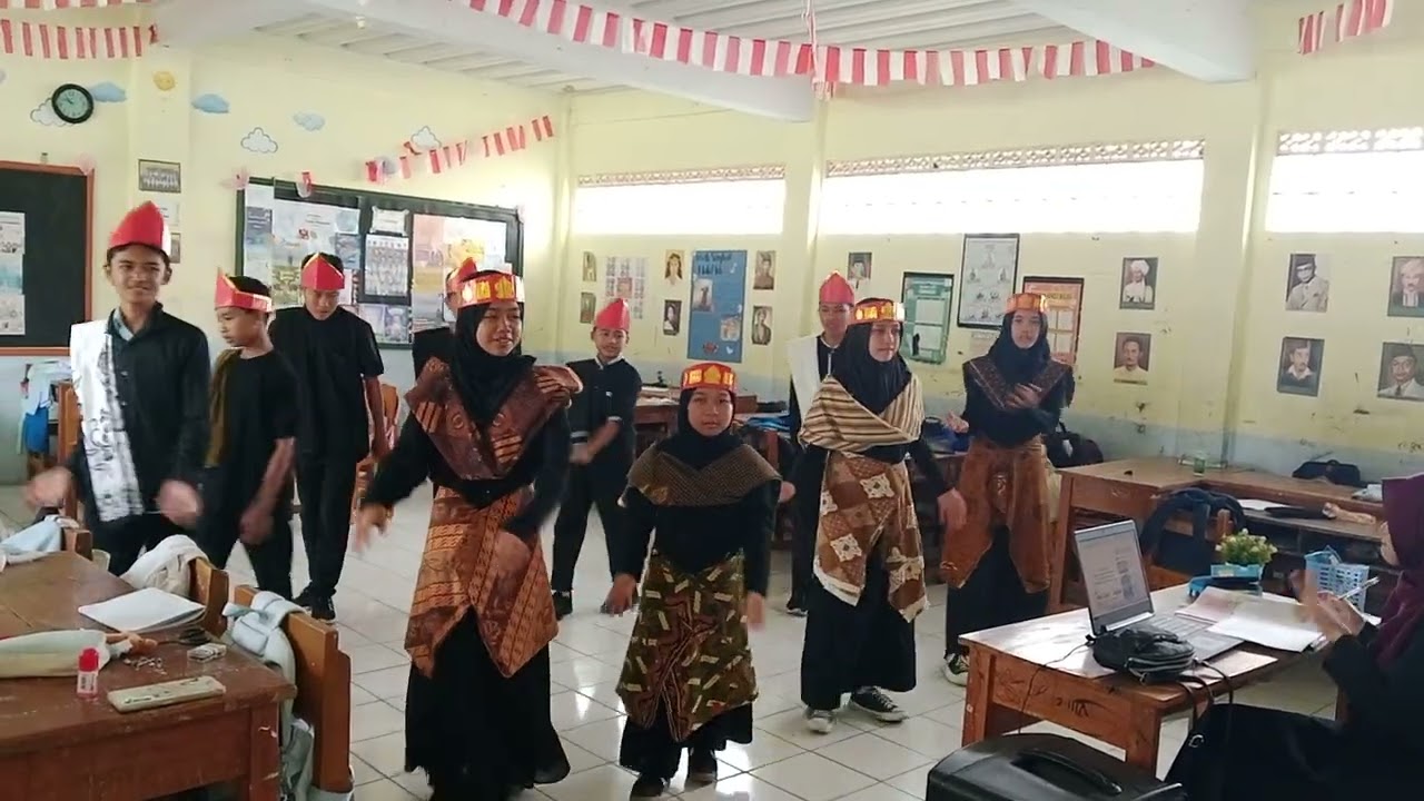 TUGAS KELOMPOK 1 KELAS 8D BERNYANYI LAGU DAERAH LAGU SINANGGARTULO- TAPANULI - SUMATRA UTARA