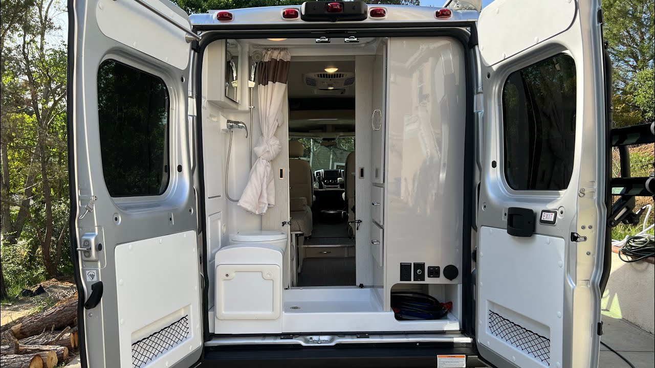 2022 Thor Rize 18M… Wet Bath intro
