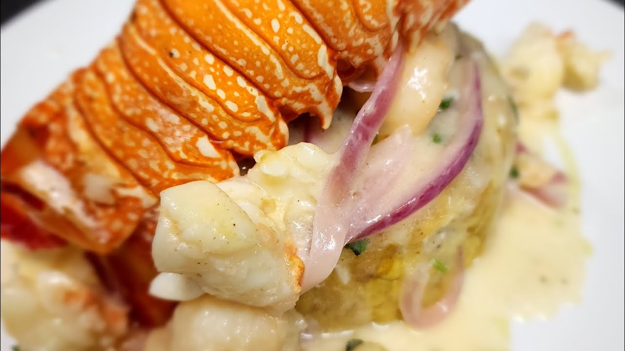 Langosta Rellena de Mariscos Mixtos