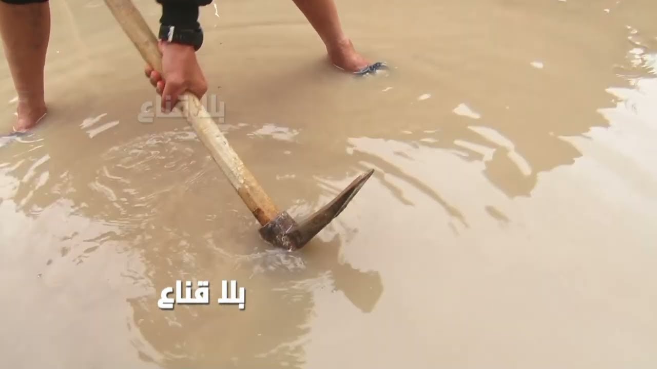 مياه الأمطار تغمر الشوارع والأنهج وتدااهم المنازل..بالوعات فائضة وعيوب البنية التحتية تفضح على الملأ